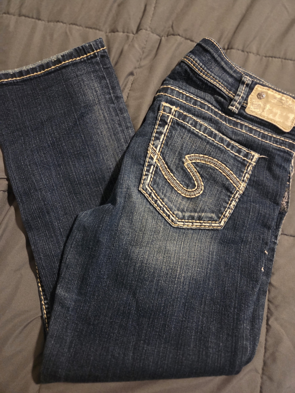 Silver Jeans Dark Blue Capri Jeans with Contrast Stitching